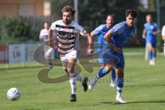 Kreisliga- Saison 2024/25- SV Hundszell - SV Kasing -  - Jan Witek weiss Kasing - Johannes Rindlbacher blau Hundszell - Foto: Meyer Jürgen