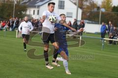 Kreisliga - Saison 2024/25- SV Hundszell - SV Menning -  - Luca Kammerer weiss Hundszell - Philip Wolfsfellner blau Menning - Foto: Meyer Jürgen