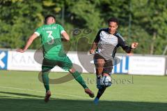 Bezirksliga - Saison 2025/26 - FC Gerolfing - TSV Ober./Unterh.stadt - Christian Träsch grün Gerolfing - Manuel Hunner (Nr.11 - TSV Ober-/Unterh.stadt) - Foto: Meyer Jürgen