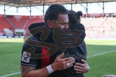 3. Liga - Saison 2024/25 - FC Ingolstadt 04 - SV Wehen Wiesbaden - Pascal Testroet (Nr.37 - FCI) wird ausgewechselt -  Cheftrainerin Sabrina Wittmann (FCI) - Foto: Meyer Jürgen