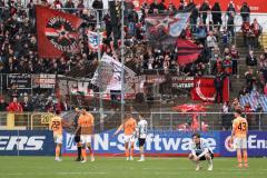 3. Liga; SSV Ulm 1846 - FC Ingolstadt 04; Spiel ist aus Unentschieden Remis Spieler bedanken sich bei den Fans Marcel Costly (22, FCI) Lukas Fröde (34, FCI) Simon Lorenz (32, FCI) Jann Nicolas (21 Ulm) Felix Keidel (43, FCI)