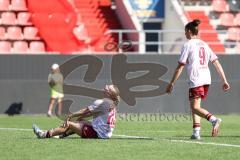 2. Frauen-Bundesliga; FC Ingolstadt 04 - SC Sand; Torchance verpasst Penzkofer Nina (29 FCI) ärgert sich Kusch Emma (9 FCI)