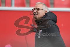 3. Liga; FC Ingolstadt 04 - MSV Duisburg; Sportdirektor Harald Gärtner (FCI) freut sich mit den Fans