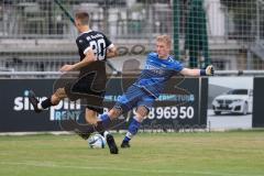 Bezirksliga - Saison 2025/26 - FC Gerolfing - VFR Garching - Florian Meier Torwart Gerolfing - Leon Fellner schwarz Garching - Foto: Meyer Jürgen