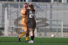 2. Bundesliga Frauen - Saison 2025/26 - FC Ingolstadt 04 Frauen - VFR SW Warbeyen  - Abklatschen vor dem Spiel -  - Stefanie Reischmann (Nr.24 - FC Ingolstadt Frauen I) - Torwart Anna-Lena Daum (Nr.22 - FC Ingolstadt Frauen I) - Foto: Meyer Jürgen