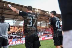 3. Liga; FC Ingolstadt 04 - TSV 1860 München; Sieg Jubel Freude Spiel ist aus 2:1, Spieler bedanken sich bei den Fans, Tanz Pascal Testroet (37, FCI) Felix Keidel (43, FCI)