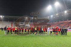 3. Liga; FC Ingolstadt 04 - Borussia Dortmund II; Sieg Jubel Freude Spieler bedanken sich bei den Fans Tanz