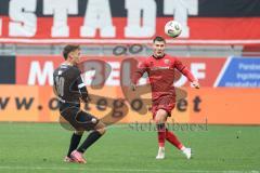 3. Liga; FC Ingolstadt 04 - Rot-Weiss Essen; Jonas Scholz (15, FCI) Obuz Marvin (10 RWE) Zweikampf Kampf um den Ball