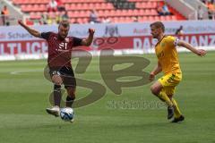 3.Liga - Saison 2023/2024 - FC Ingolstadt 04 -  1. FC Saarbrücken - Yannick Deichmann (Nr.20 - FCI) - Manuel Zeitz (Nr.8 - Saarbrücken) - Foto: Meyer Jürgen