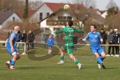 Kreisliga - Saison 2025/26- SV Hundszell - VFB Eichstätt II - Lucas Conradi blau Hundszell rechts- Samuel Schmid grün Eichstätt - Marcel Nicht blau Hundszell links - Foto: Meyer Jürgen