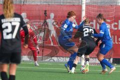 ***2. Bundesliga Frauen - Saison 2025/26 - FC Ingolstadt 04 Frauen - SV Meppen - Nina Penzkofer (Nr.29 - FC Ingolstadt Frauen I) - Göppel Lena blau links Meppen - Hubbeling Lana blau Meppen - Foto: Meyer Jürgen
