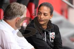 DFB-Pokal; FC Ingolstadt 04 - 1. FC Kaiserslautern; vor dem Spiel Cheftrainerin Sabrina Wittmann (FCI) Geschäftsführers Dietmar Beiersdorfer (FCI Sport Kommunikation)