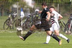 Kreisliga - Saison 2025/26- SV Karlskron - SV Kasing - Patrick Rzepka weiss Kasing - Thomas Fackler schwarz Karlskron   - Foto: Meyer Jürgen