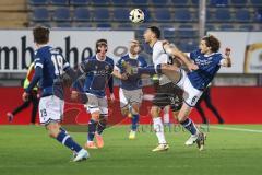 3. Liga; Arminia Bielefeld - FC Ingolstadt 04; Zweikampf Kampf um den Ball Lukas Fröde (34, FCI) Corboz Mael (6 AB) Felix Joel (3 AB) Großer Maximilian (19 AB)