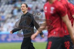 3. Liga; TSV 1860 München - FC Ingolstadt 04; Cheftrainerin Sabrina Wittmann (FCI) geht über den Platz