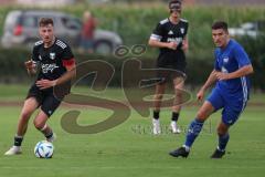 Bezirksliga - Saison 2025/26- TSV Gaimersheim - ASV Dachau - Dennis Hüttinger (Nr.7 - TSV Gaimersheim) - Leonardo Di Pasquale blau Dachau - Foto: Meyer Jürgen