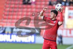 3. Liga; FC Ingolstadt 04 - 1. FC Saarbrücken; Einwurf Linus Rosenlöcher (19, FCI)