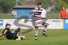 Kreisliga - Saison 2025/26- SV Karlskron - SV Kasing - Matthias Neumayer weiss Kasing - Sebastian Jakob Fröschl schwarz Karlskron   - Foto: Meyer Jürgen