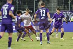 3. Liga; Erzgebirge Aue - FC Ingolstadt 04; Zweikampf Kampf um den Ball Max Plath (14 FCI) Fabisch Jonah (20 Aue) Tashchy Borys (14 Aue) Majetschak Erik (13 Aue)