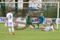 Landesliga - Saison 2024/25 - SV Manching - FC Kempten - Sebastian Graßl (Nr.10 - SV Manching) mit einer Torchance - Siebken Christoph Torwart Kempten  - Wollens Luca weiss Kempten  - Foto: Meyer Jürgen