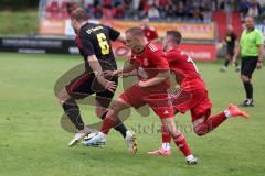 Kreisliga - Saison 2024/25- SV Kasing - SV Eitensheim - Jonas Götz schwarz Kasing- Niklas Elm rot Eitensheim rechts - Foto: Meyer Jürgen