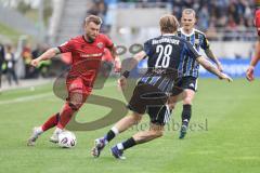 3. Liga; 1. FC Saarbrücken - FC Ingolstadt 04; Zweikampf Kampf um den Ball Yannick Deichmann (20, FCI) Bretschneider Niko (28 FCS) Pick Florian (20 FCS)