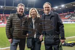 3. Liga; FC Ingolstadt 04 - Alemannia Aachen; Gäste im Stadion, Audi Vorstandsvorsitzender Dr. Gernot Zöllner, Dr. Ute Röding (Audi) Geschäftsführers Dietmar Beiersdorfer (FCI Sport Kommunikation)