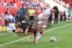 DFB-Pokal; FC Ingolstadt 04 - 1. FC Kaiserslautern; Zweikampf Kampf um den Ball Dennis Borkowski (7, FCI) Robinson Leon (37 FCK)