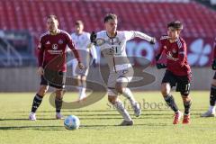 Testspiel; 1. FC Nürnberg - FC Ingolstadt 04 - Zweikampf Kampf um den Ball Max Besuschkow (17, FCI) Justvan Julian (10 FCN) Castrop Jens (17 FCN)