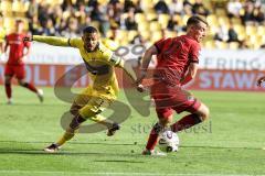 3. Liga; Alemannia Aachen - FC Ingolstadt 04; Zweikampf Kampf um den Ball Max Besuschkow (17, FCI) Heister Florian (19 AA)