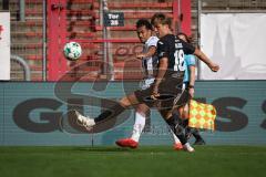 3. Liga - Saison 2026/27 - Victoria Köln - FC Ingolstadt 04  - Nishan Velupillay (Nr.28 - FCI) - Tim Kloss (Nr.18 - Viktoria Köln) - Foto: Meyer Jürgen