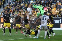 3. Liga - Saison 2024/25 - Alemannia Aachen - FC Ingolstadt 04  - Simon  Lorenz (Nr.32 - FCI) - Torwart Elias Bördner (Nr.23 - Alemannia Aachen) - Foto: Meyer Jürgen