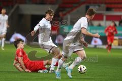 3. Liga - Saison 2024/25 - FC Ingolstadt 04 - SpVgg Unterhaching - Leander Popp (Nr.29 - Unterhaching) - Elias Decker (Nr.3 - FCI) - Foto: Meyer Jürgen