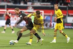 3. Liga; FC Ingolstadt 04 - Borussia Dortmund II; Jannik Mause (7, FCI) Roggow Franz (8 BVB2) Zweikampf Kampf um den Ball