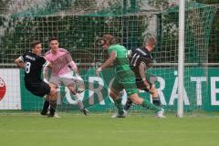 Bezirksliga - Saison 2025/26 - FC Gerolfing - TSV Gaimersheim - Torwart Sebastian Hirschbeck (Nr.1 - TSV Gaimersheim) - Bastian  Heigl (Nr.2 - FC Gerolfing) - Elias Burgfeld (Nr.11 - TSV Gaimersheim) - - Foto: Meyer Jürgen