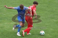 Kreisliga- Saison 2024/25- TSV Kösching - SV Hundszell - Mark Kocima rot Kösching - Mathias Weinzierl blau Hundszell - Foto: Meyer Jürgen