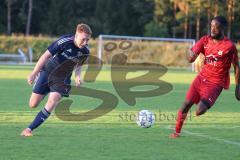 Kreisliga - Saison 2025/26- SV Zuchering - TV Münchsmünster - Glenn Heicappell rot Zuchering - Sebastian Hauber blau MÜ-Münster  - Foto: Meyer Jürgen