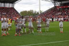 3. Liga - Saison 2023/24 - Rot-Weiss Essen - FC Ingolstadt 04 -  -  Die Mannschaft bedankt sich bei den Fans - XXXXX - Foto: Meyer Jürgen
