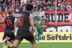 3. Liga; Rot-Weiss Essen - FC Ingolstadt 04; Torwart Kai Eisele (25, FCI) zu weit aus dem Tor und läuft zurück