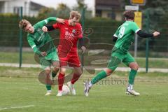Kreisklasse - Saison 2025/26- TSV Pförring - SV Karlshuld-  - Daniel Finkenzeller rot Pförring - Tim Ruhstorfer grün Karlshuld - Pascal Sladkowski grün Karlshuld - Foto: Meyer Jürgen