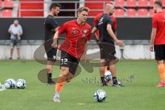 3.Liga - Saison 2023/2024 - Freundschaftsspiel - FC Ingolstadt 04 - SpVgg Unterhaching - Simon  Lorenz (Nr.32 - FCI)  beim warm machen - Foto: Meyer Jürgen