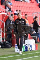 3. Liga; FC Ingolstadt 04 - FC Hansa Rostock; Cheftrainerin Sabrina Wittmann (FCI) an der Seitenlinie, Spielerbank