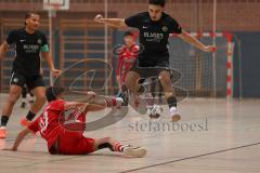 Hallenturnier MTV Ingolstadt - Saison 2025/26 - Türkisch SV Ingolstadt - SV Manching - Muhammed Tokmak schwarz Manching - Umut Yürükal rot Türkisch- Foto: Meyer Jürgen