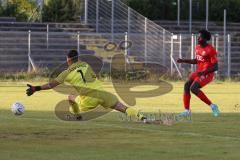 Bayernliga Nord - Saison 2023/2024 - FC Ingolstadt 04 - SSV Jahn Regensburg - Michael Udebuluzor (Nr.24 - FCI U21) mit einer 100% Torchance - trifft aber nicht - Leon Mate Cuk Torwart Regensburg - Foto: Meyer Jürgen