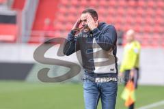 3. Liga; FC Ingolstadt 04 - MSV Duisburg; Cheftrainer Dietmar Hirsch (MSV) an der Seitenlinie, Spielerbank