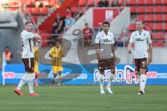 3. Liga; FC Ingolstadt 04 - Alemannia Aachen; Lars Lokotsch (13, FCI) gibt Anweisungen Fredrik Carlsen (8, FCI) Vinko Šapina (41, FCI)