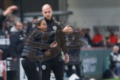 3. Liga; SC Verl - FC Ingolstadt 04; Cheftrainerin Sabrina Wittmann (FCI) diskutiert mit dem Linienrichter