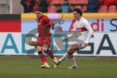 3. Liga - Saison 2025/26 - FC Ingolstadt 04 - VFB Stuttgart II - Dennis Kaygin (Nr.10 - FCI) - Michael Glück (Nr.35 - VFB Stuttgart II) - Foto: Meyer Jürgen