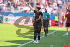 3. Liga; SpVgg Unterhaching - FC Ingolstadt 04; Cheftrainerin Sabrina Wittmann (FCI) schreit ins Feld