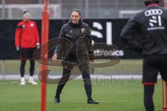 3. Liga; FC Ingolstadt 04 - Trainingsauftakt nach Winterpause; Cheftrainerin Sabrina Wittmann (FCI) energisch im Regen